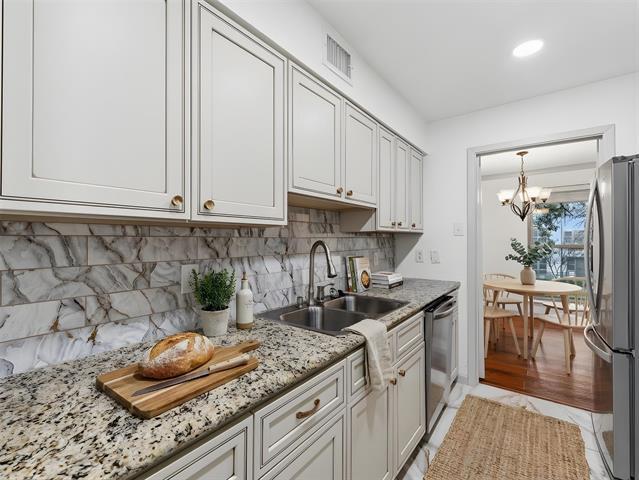 Foto del edificio - 6036 Birchbrook Dr