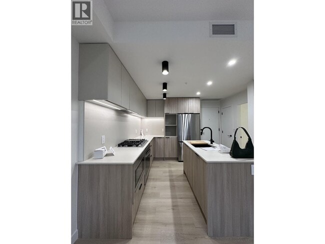 Building Photo - 623 Kemsley Ave