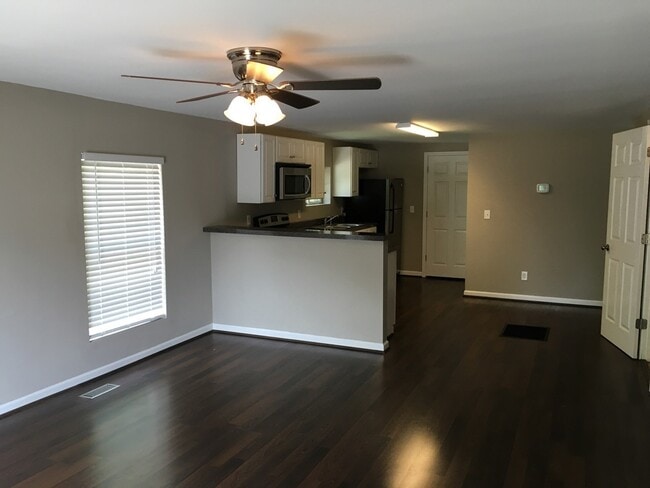 Building Photo - For Rent