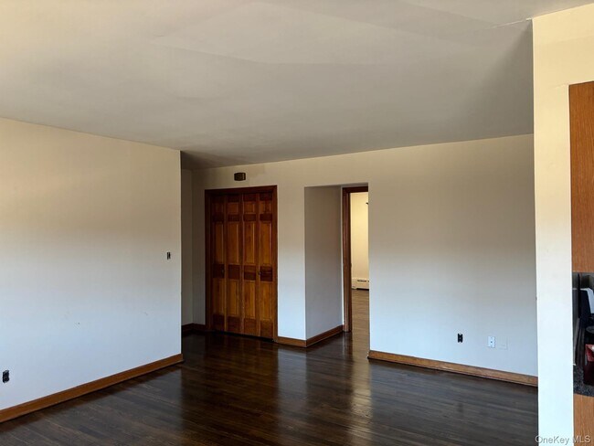 Building Photo - 3 NY-17