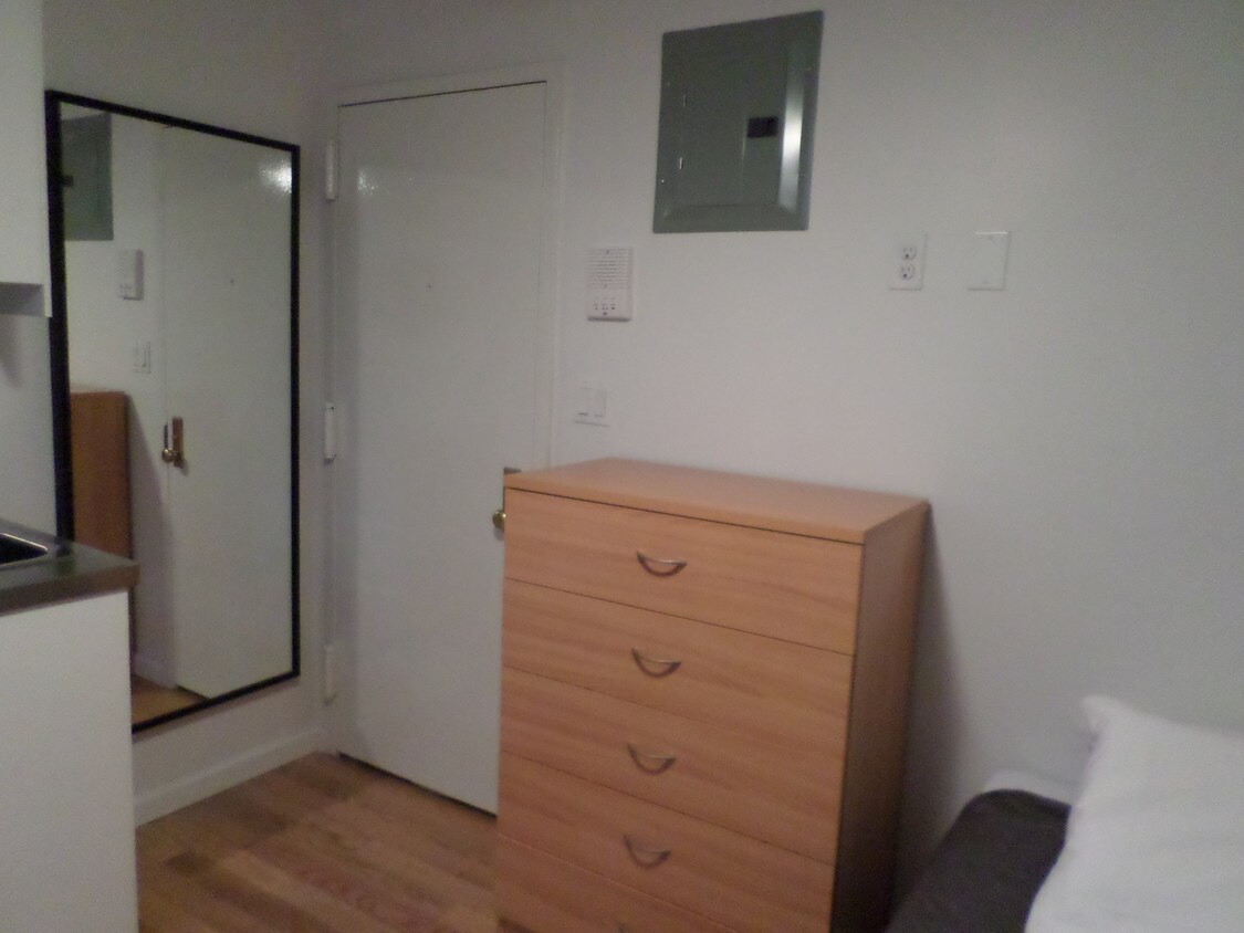 Foto del edificio - 201 W 76th St