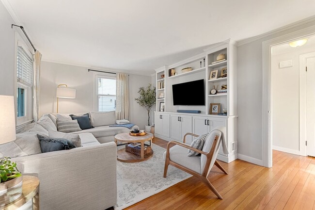 Living room - 31 5th St