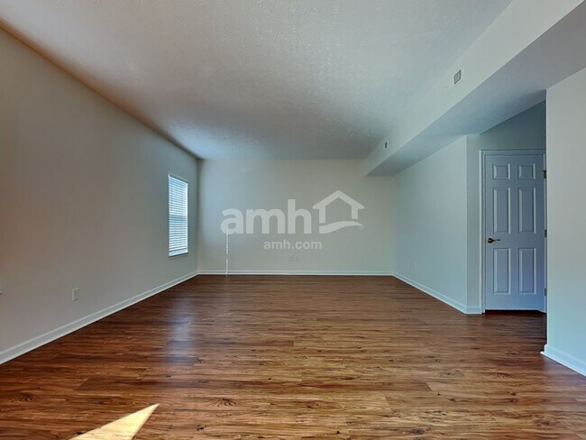 Building Photo - 985 Shephard Woods Court