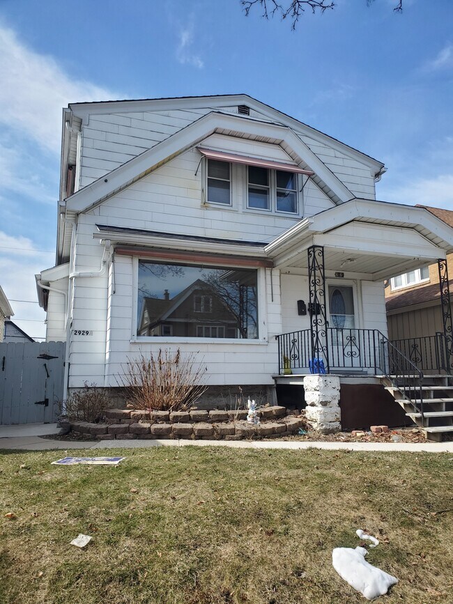 Building Photo - 2929 S 15th Pl