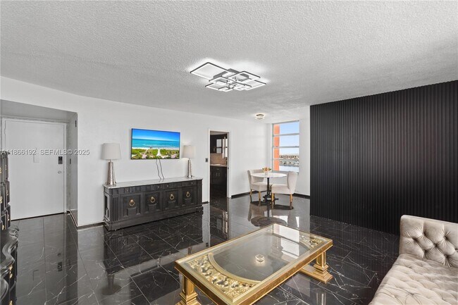 Foto del edificio - 1351 NE Miami Gardens Dr