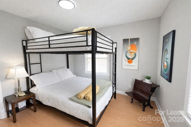 Building Photo - 316 Skyland Ave