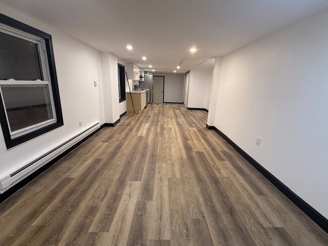 Building Photo - 300 Naubuc Ave