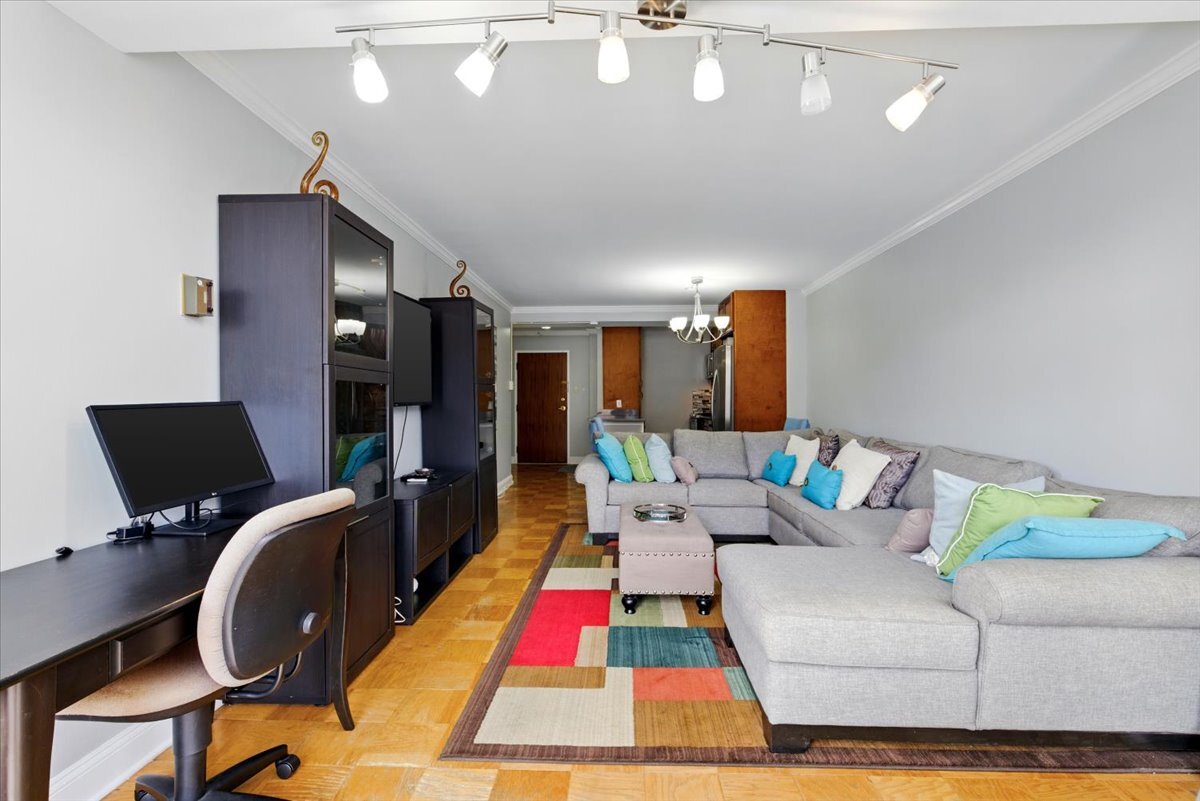 Foto principal - 730 24th St NW