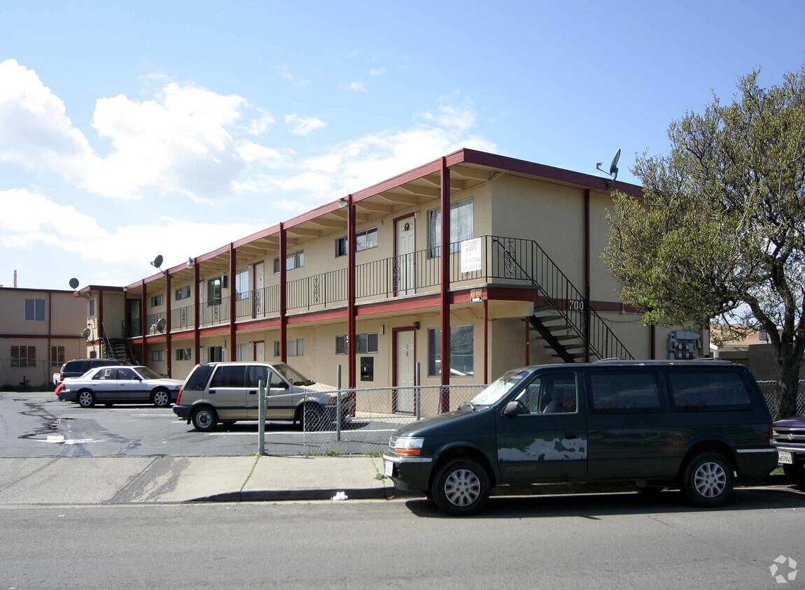 Building Photo - 1700 Broadway Ave