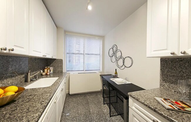 Foto del edificio - 235 W 72nd St