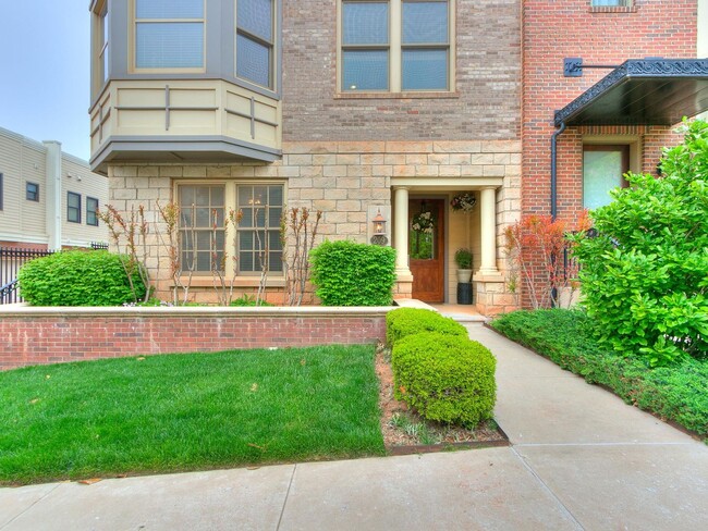 Building Photo - Beautiful Downtown OKC Townhouse