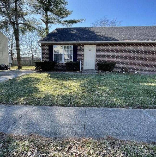 Photo - 98 Andrea Dr Townhome