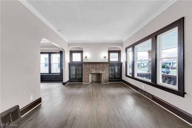 Building Photo - 10106 Greenview Ave