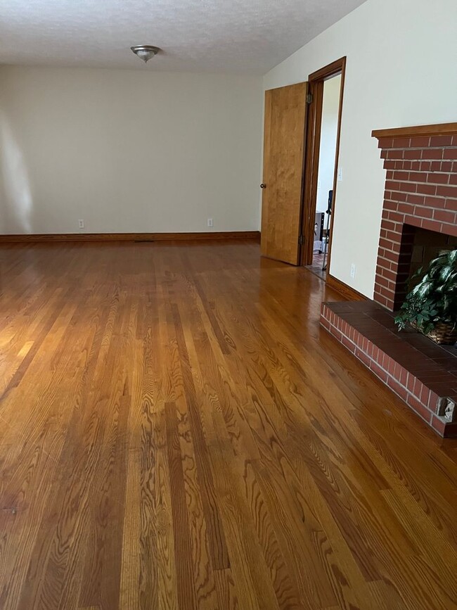 Building Photo - 2 Bedrooms / 1 Bath   Kingsport, TN 37660