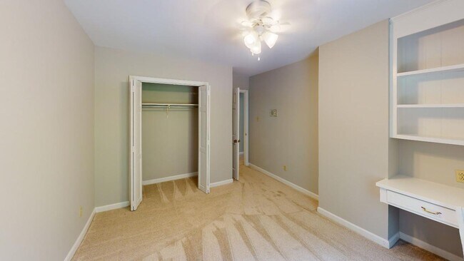 Foto del edificio - 6619 Bunker Hill Cir