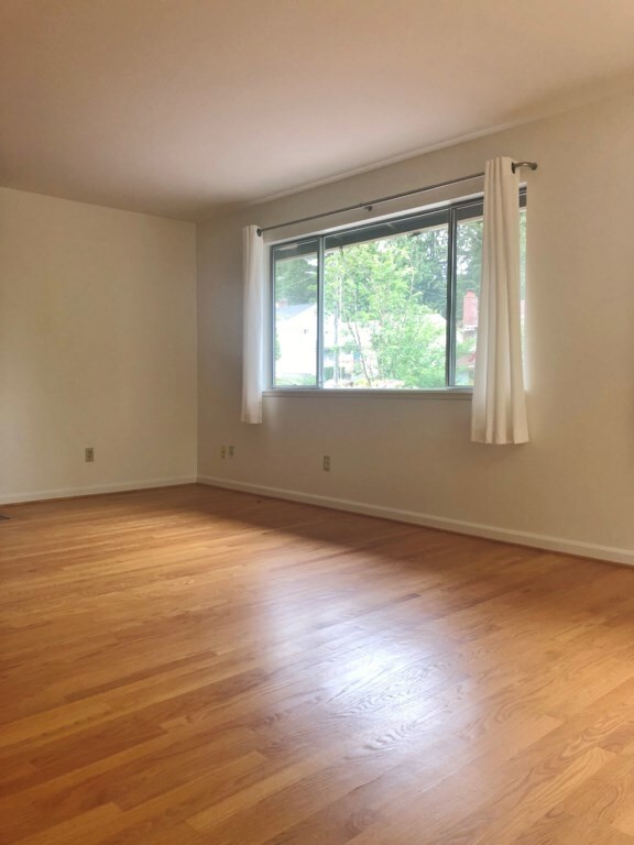 Building Photo - Single Family Home in Seattle