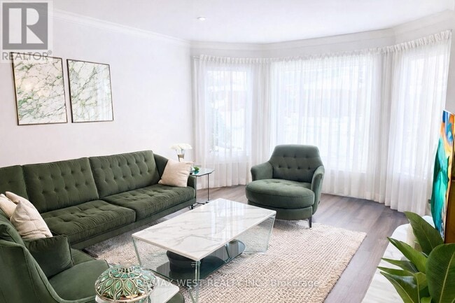 Building Photo - 15 Dundurn Crescent