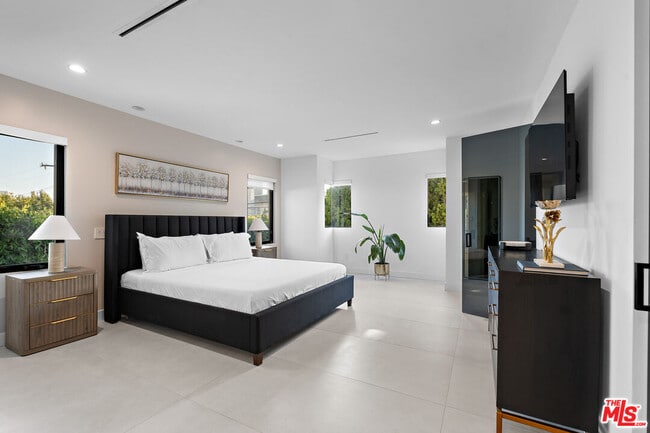 Building Photo - 201 S Bedford Dr