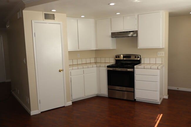 Building Photo - 3008 Swallows Nest Dr