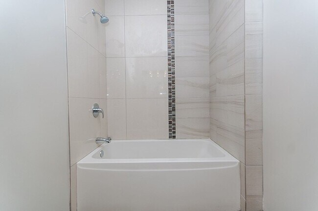 Foto del edificio - 1639 W Grand Ave
