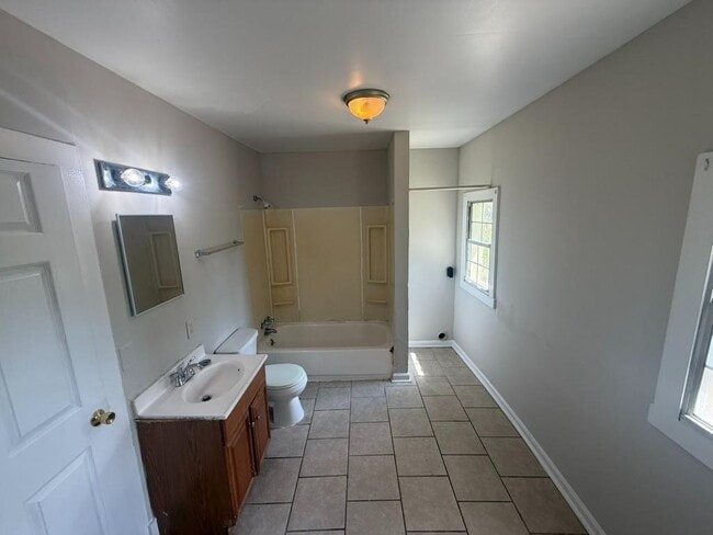 Building Photo - 3701 John Mallette Dr