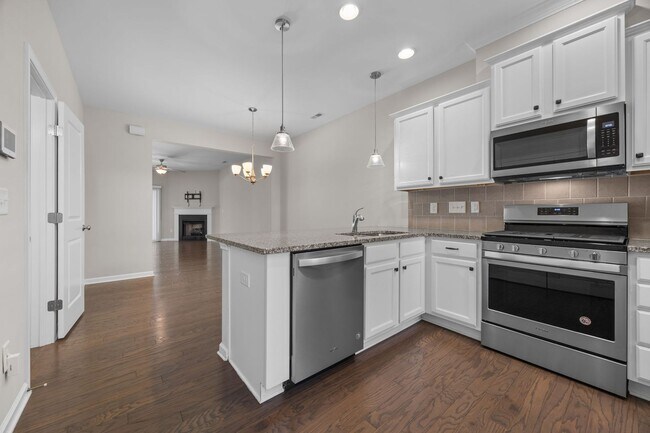 Foto del edificio - Gorgeous and Spacious 3 Bedroom Townhome, ...