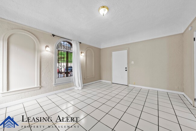 Foto del edificio - 112 S Cummings St