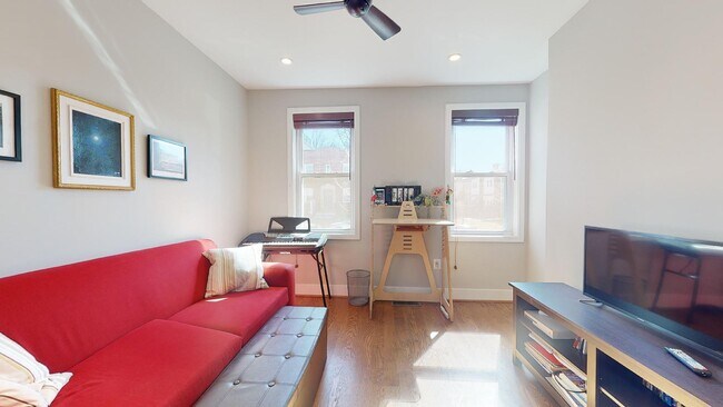 Foto del edificio - 1310 Holbrook St NE