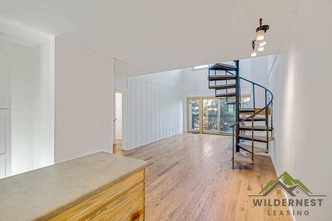 Foto del edificio - Fully Updated 3 Bedroom/ 3 Bath Peaceful C...