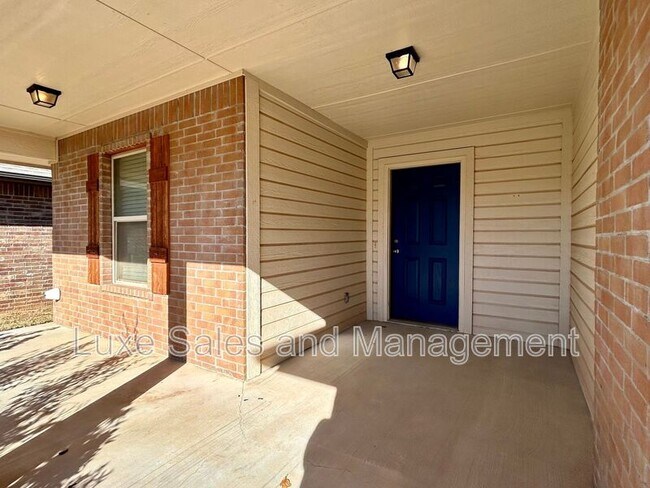 Building Photo - 2217 Fallview Dr