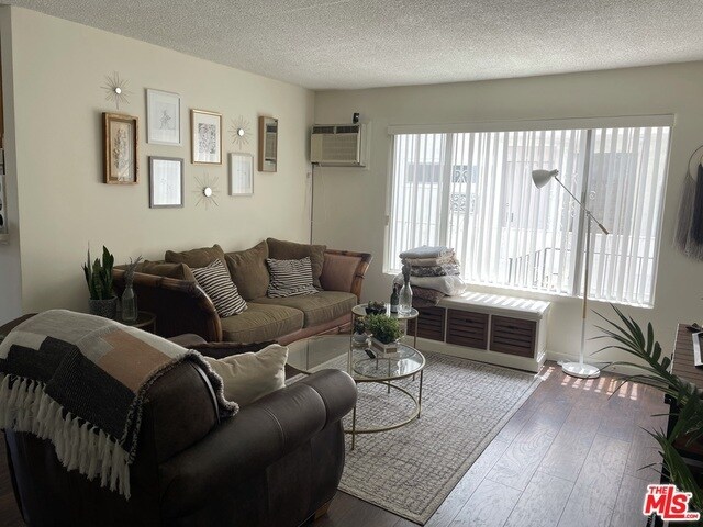 Foto del edificio - 525 N Hayworth Ave