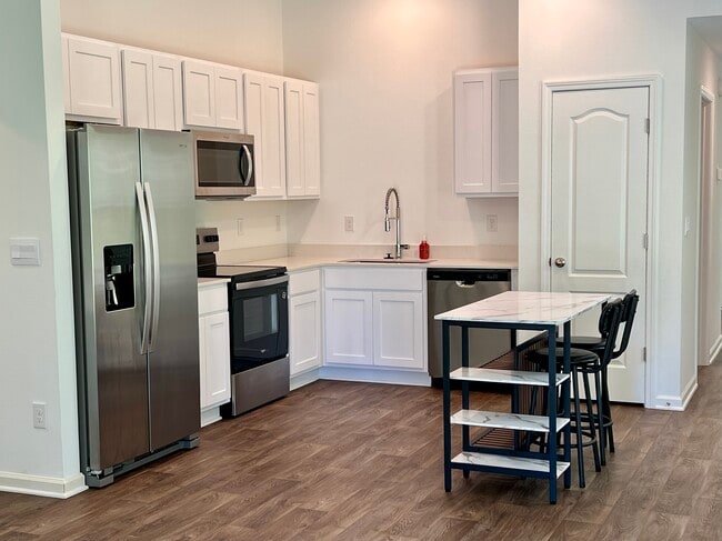 Building Photo - 56 Pilgrim Dr