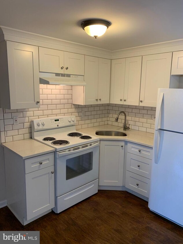 Primary Photo - 2032 Maple Ave