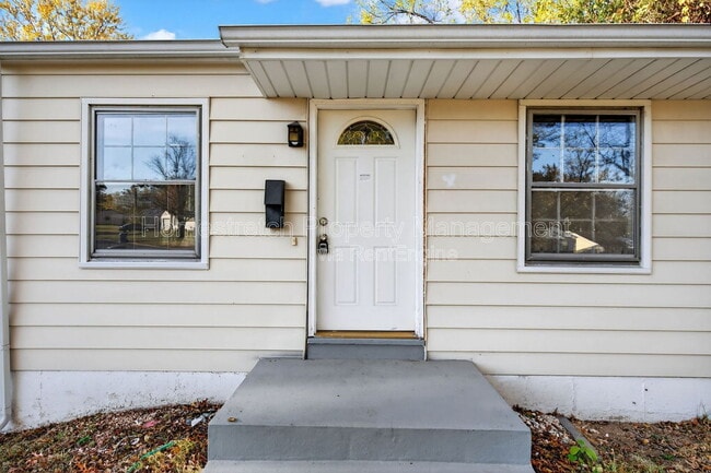 Building Photo - 437 Lanark Rd