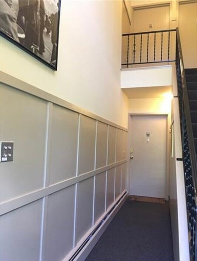 Entry way - 104 Katona Dr