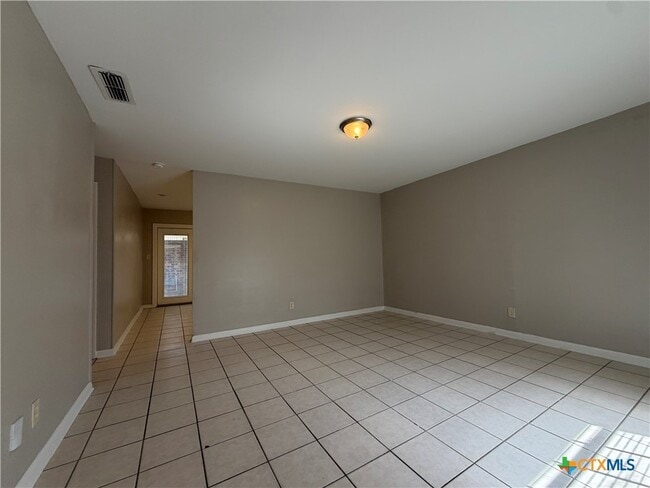 Building Photo - 111 Lancelot St