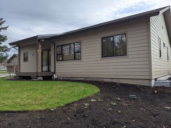 Foto del edificio - Gorgeous 2-Bedroom, 2-Bath Home In Eugene!