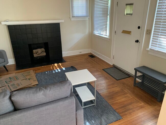 Sala de estar - 2848 Melrose Ave