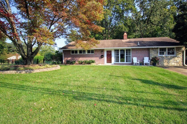 Building Photo - Charming Rambler on Corner Lot *Coming Soon*