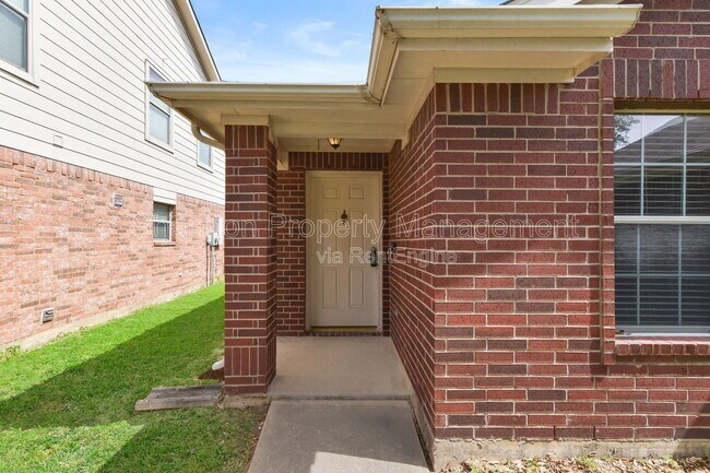 Foto del edificio - 21106 Blackbluff Ct