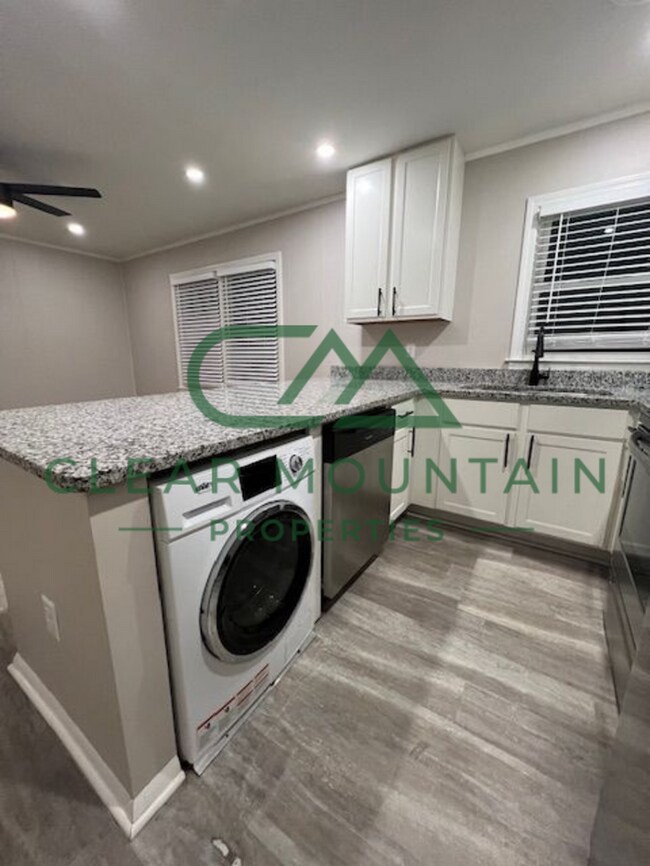 Photo - Move-in Special! Limited-Time Leasing Offer! House