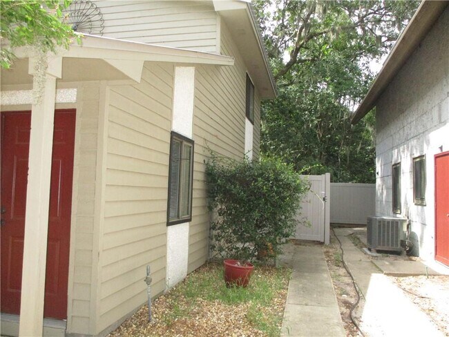 Building Photo - 305 Palmetto St