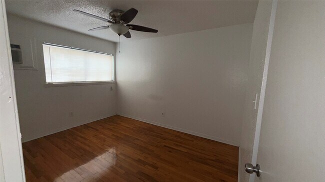 Foto del edificio - 4921 Crawford St