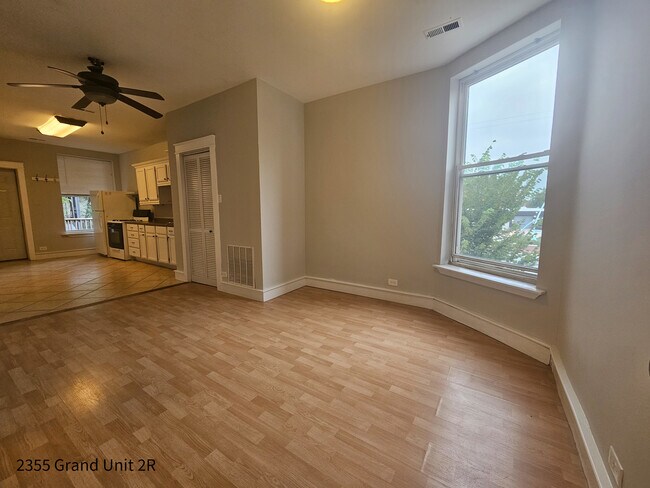 Foto del edificio - 2355 W Grand Ave