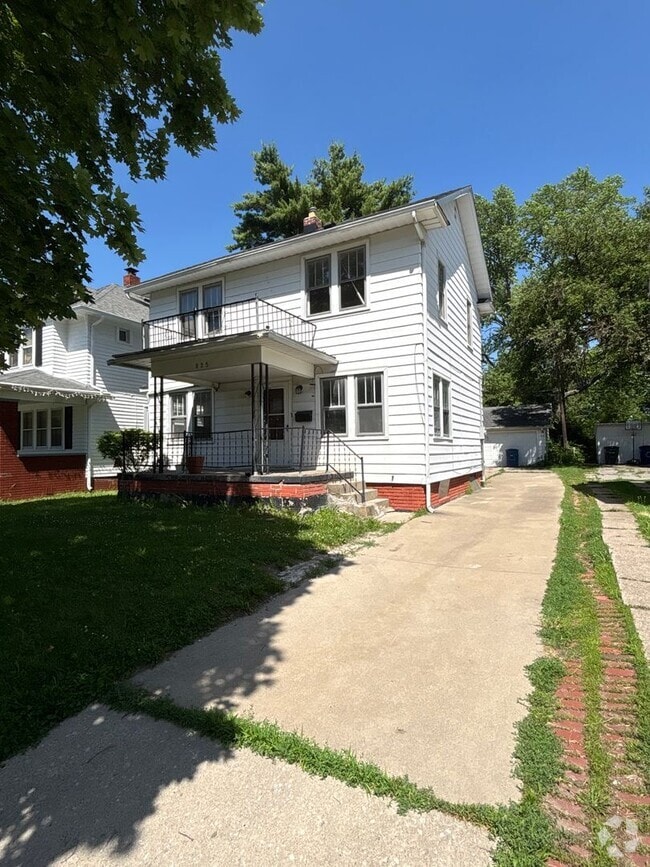 Building Photo - 835 Brighton Ave