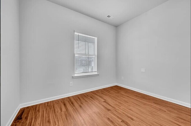Foto del edificio - 13905 Hickory Brook Rd