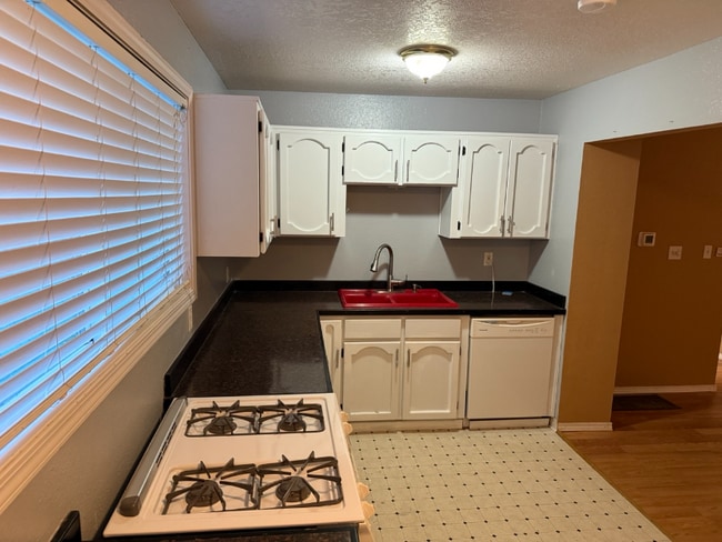 Foto del edificio - 17609 SE Stark St