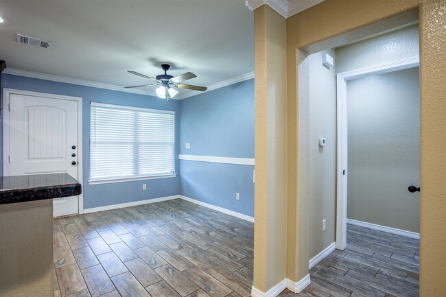 Building Photo - 731 Dominik Dr