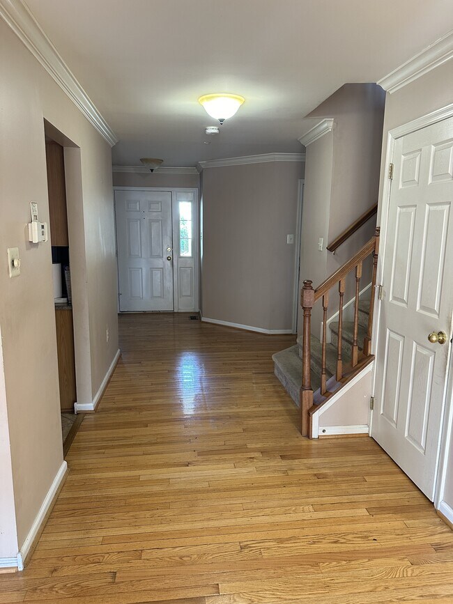 Building Photo - 919 Bentley Ct