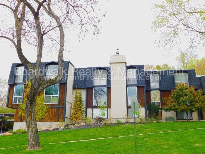 Foto principal - 438 N Center St